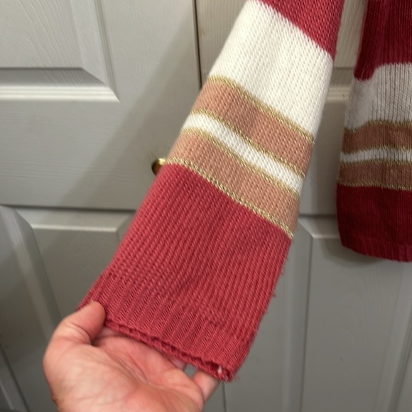 Pink Lily sweater. V neck. Long sleeve. Size L - Picture 2 of 8